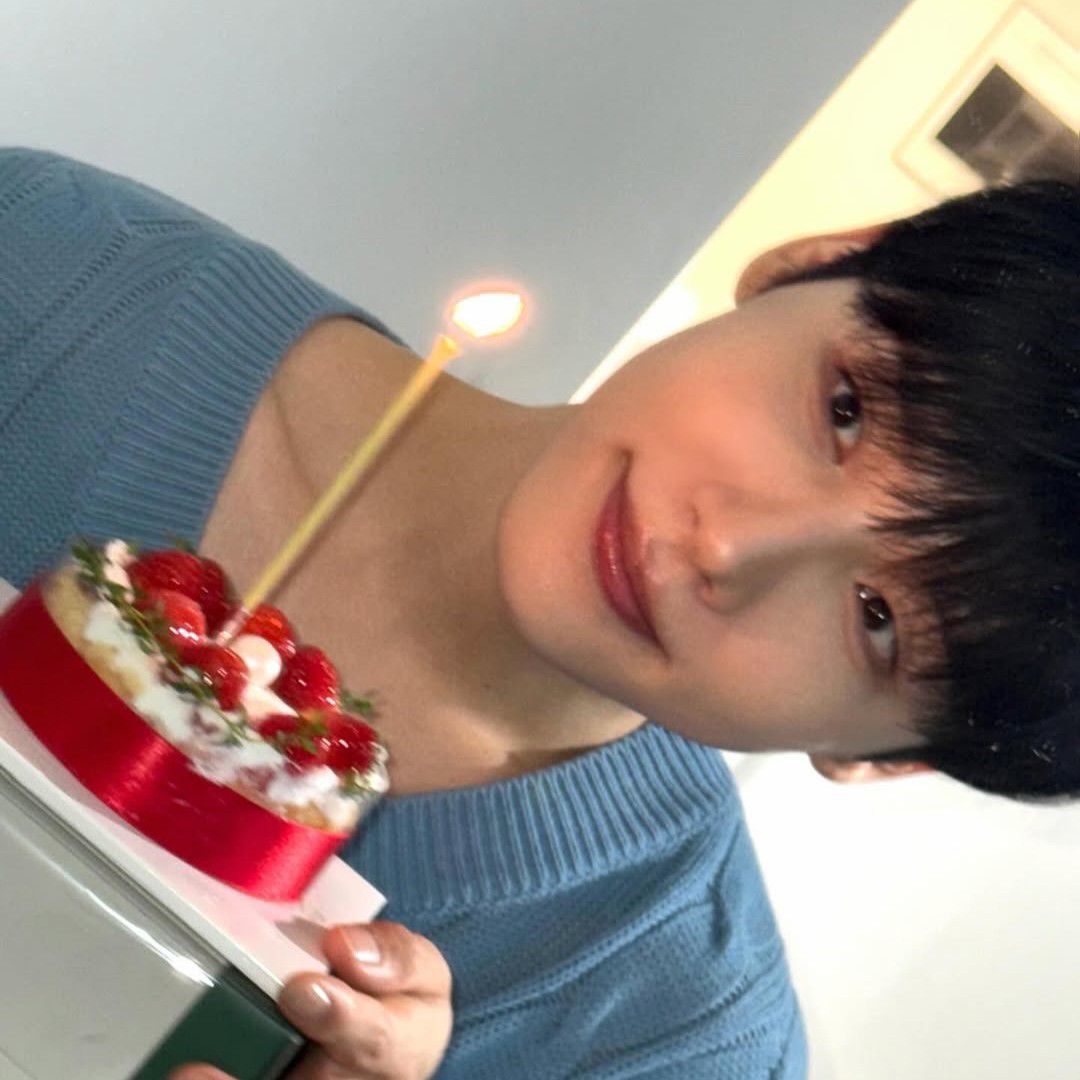 A moment captured by Jeon Woong (AB6IX)'s fan