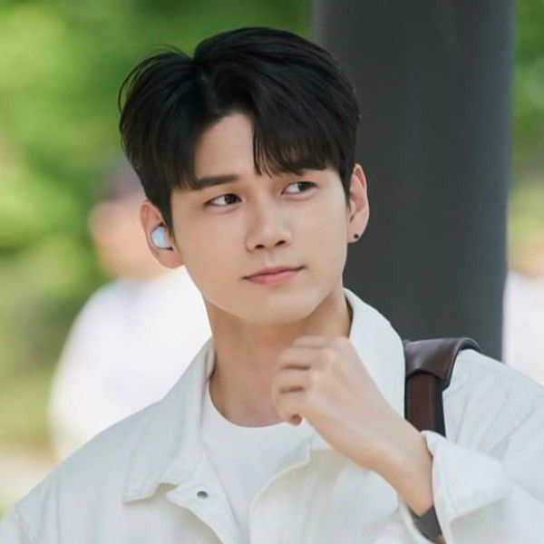 Recent activity shot of Ong Seongwu
