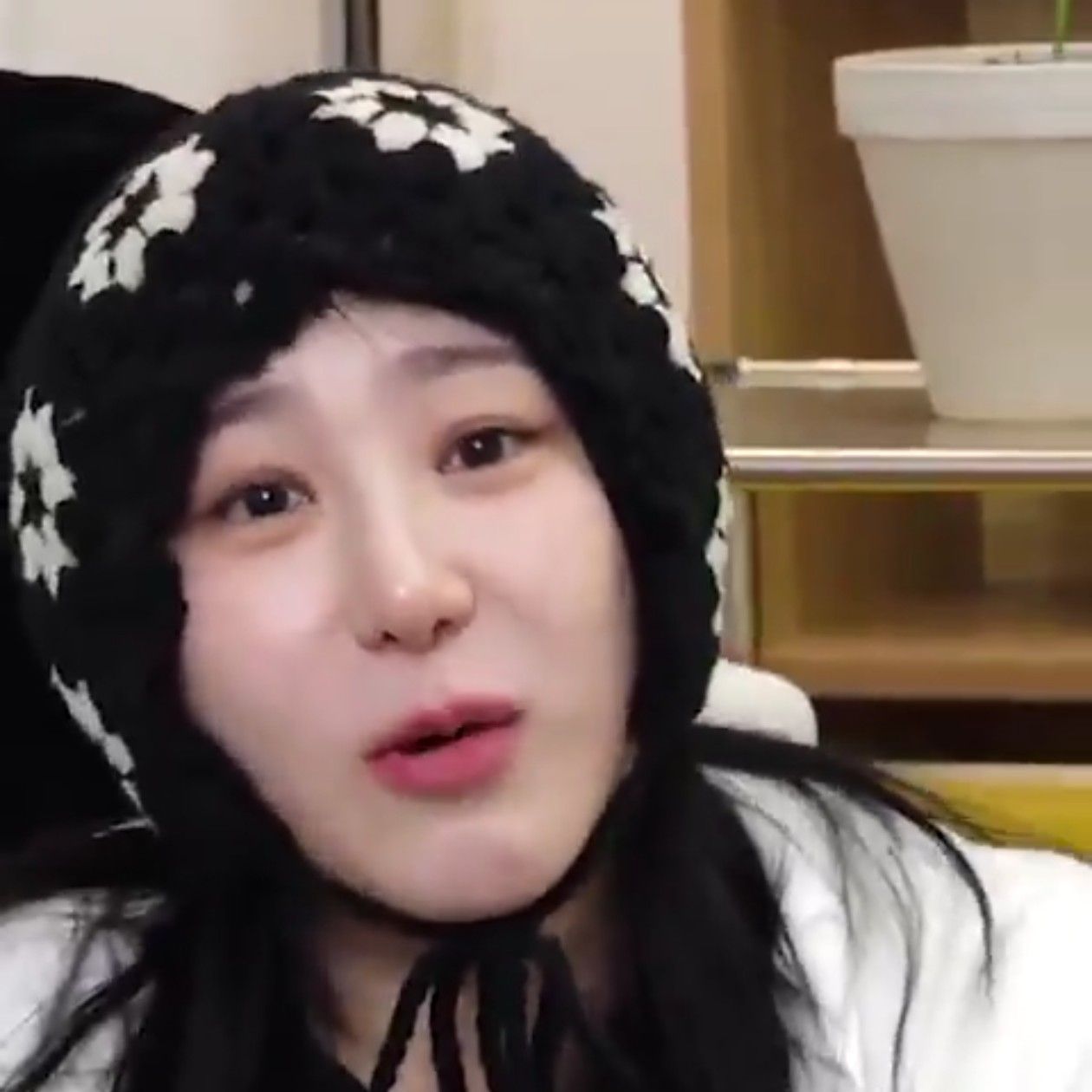 Behind-the-scenes cut of Lee Chaeyeon