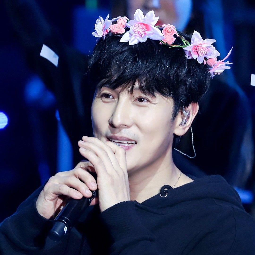 Latest photo of Kim Dongwan (SHINHWA)