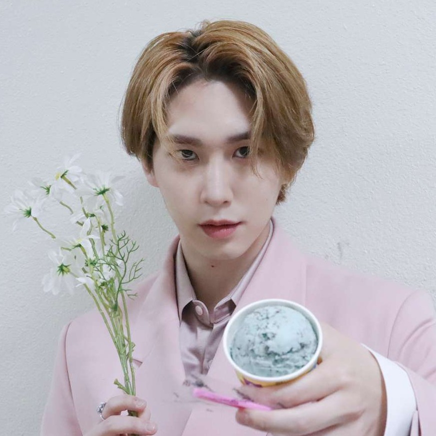 A moment captured by PENTAGON's fan