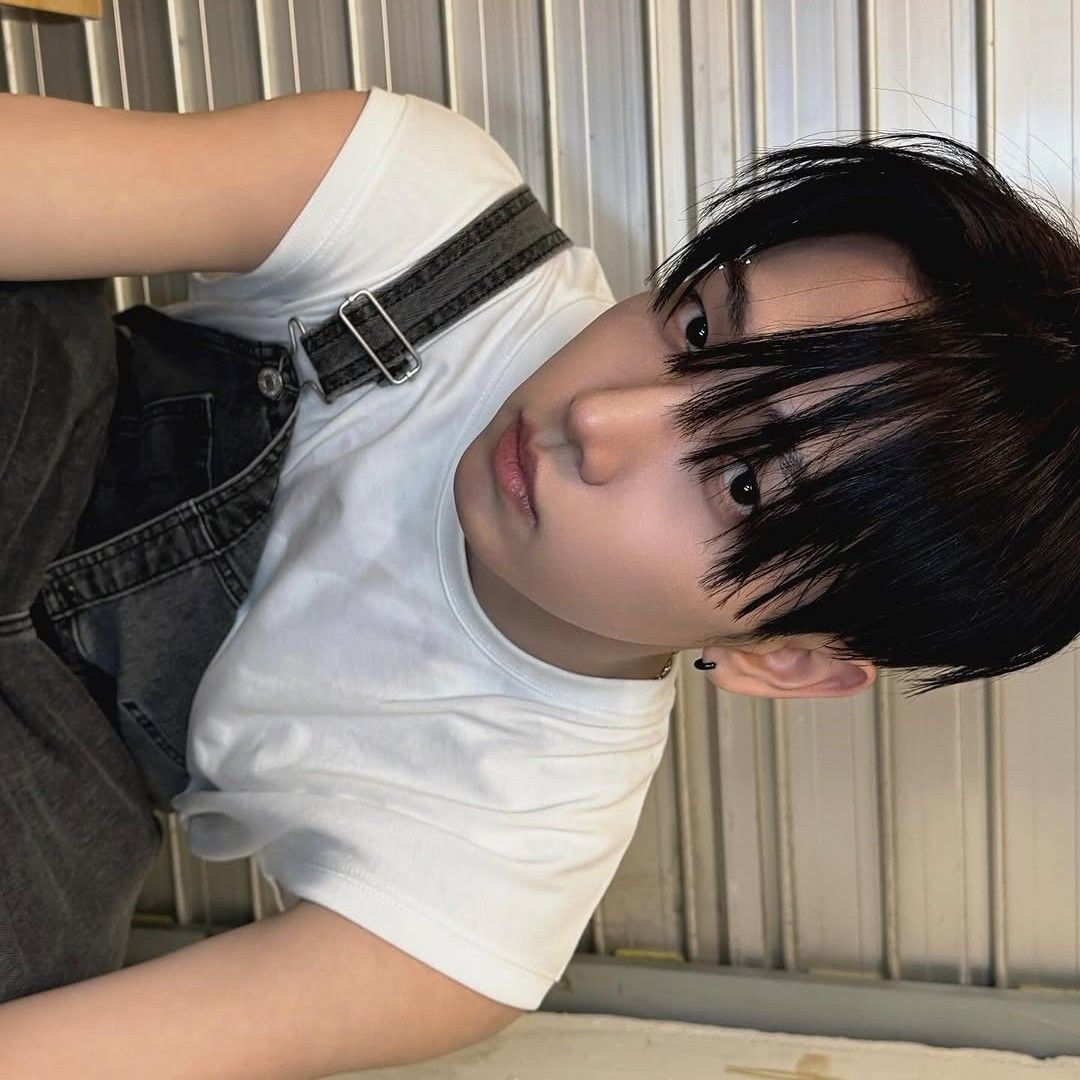 명재현 (BOYNEXTDOOR)의 비하인드 컷