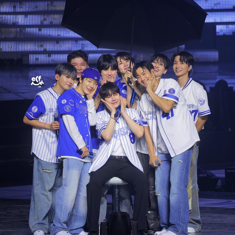 Behind-the-scenes cut of Super Junior