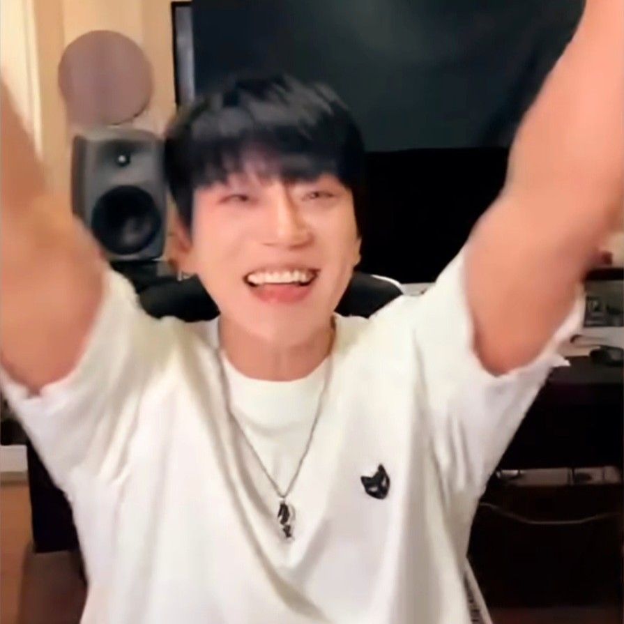 Behind-the-scenes cut of Hwang Chiyeol