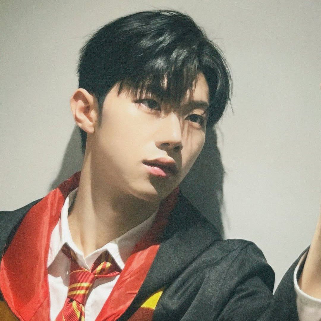 Recent activity shot of Hyunwoo (Xikers)