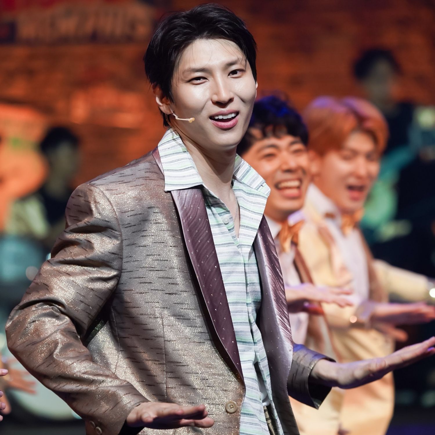 Behind-the-scenes cut of LEO (VIXX)
