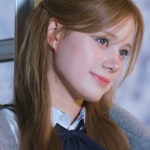 Behind-the-scenes cut of Nina (NiziU)