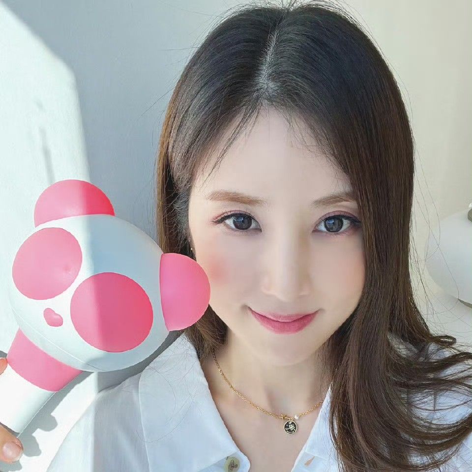 Behind-the-scenes cut of Park Chorong (Apink)