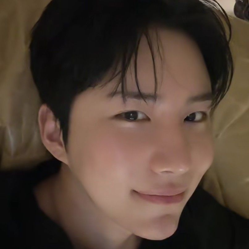 A moment captured by Wow (A.C.E)'s fan