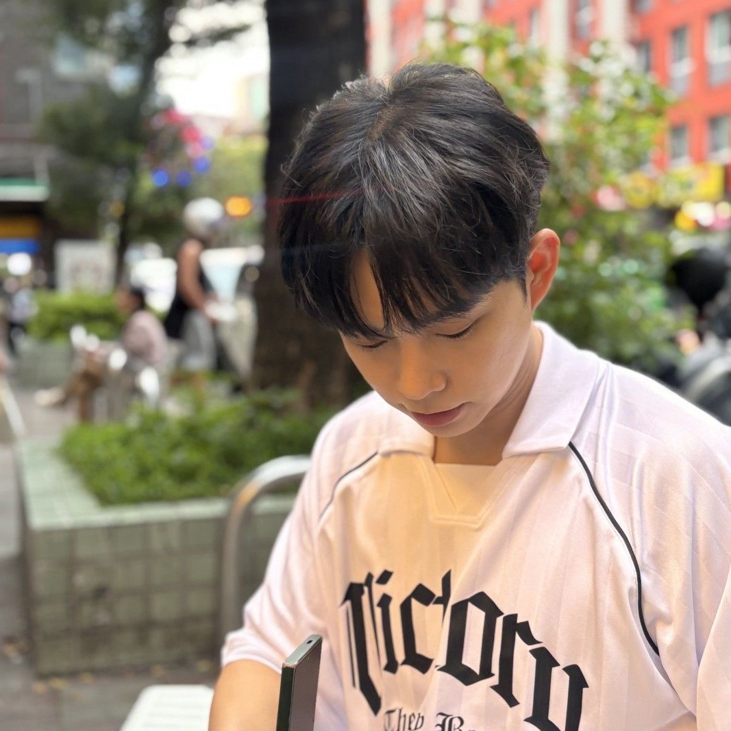 Latest photo of Choi Sangyeop (LUCY)