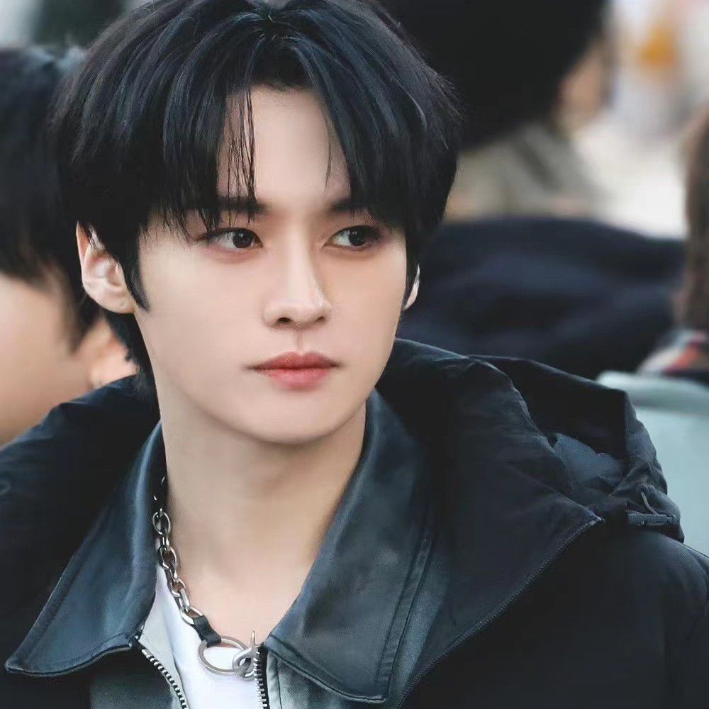 Behind-the-scenes cut of Lee Know (Stray Kids)