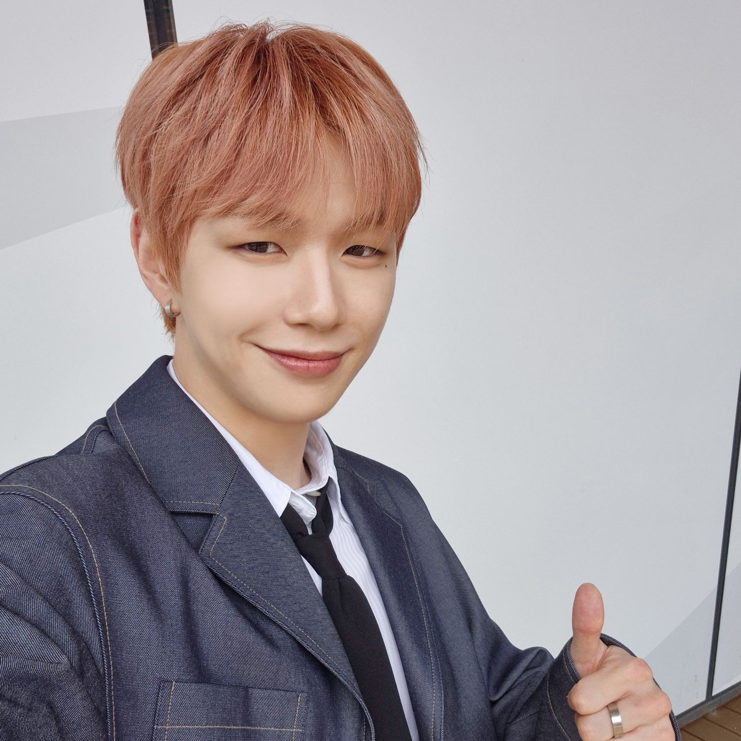 Behind-the-scenes cut of Kang Daniel