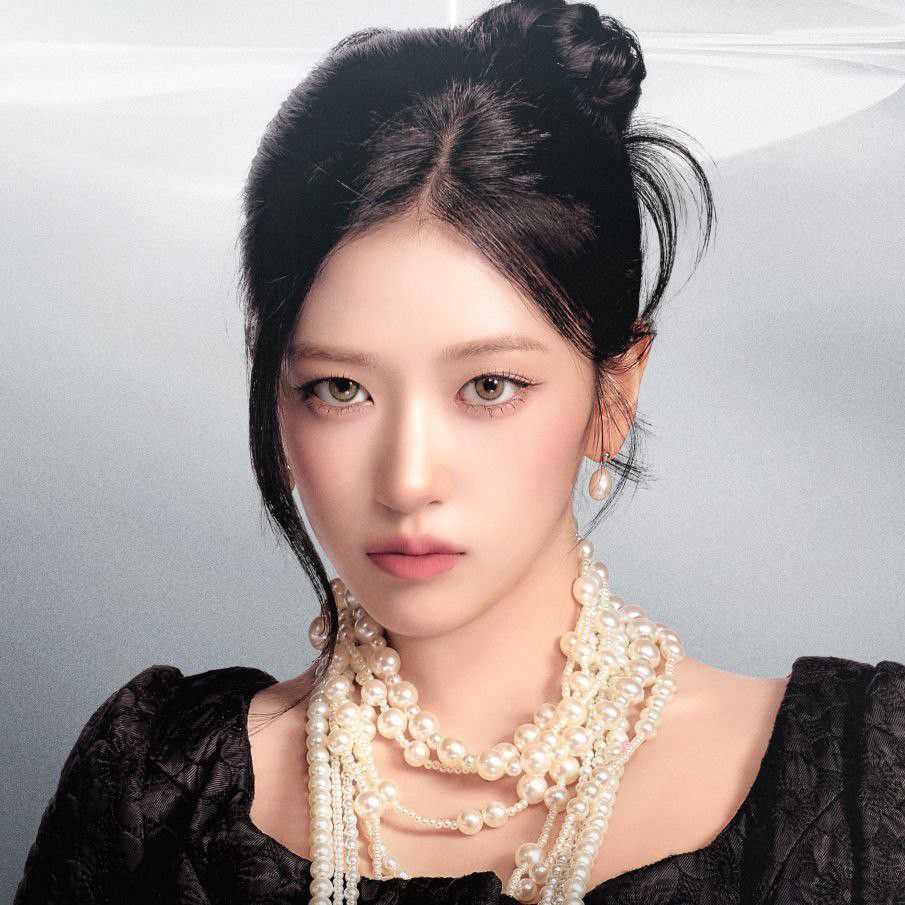 Behind-the-scenes cut of An Yujin (IVE)