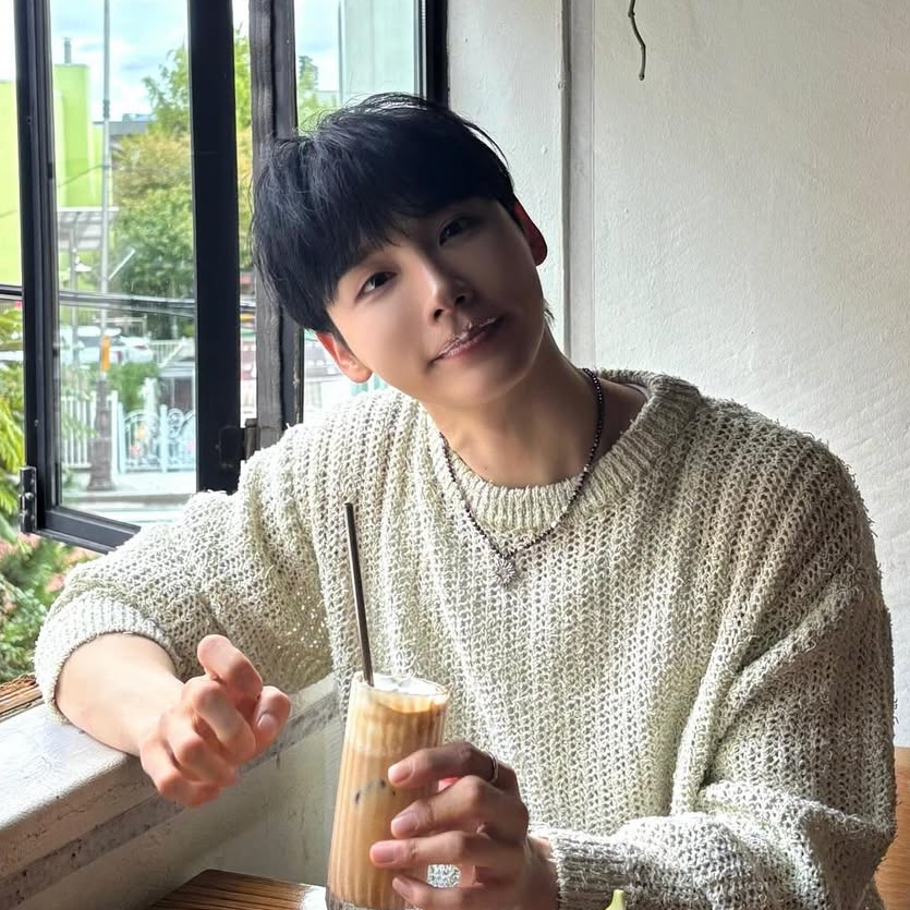 Foto aktivitas terbaru Jeon Woong (AB6IX)