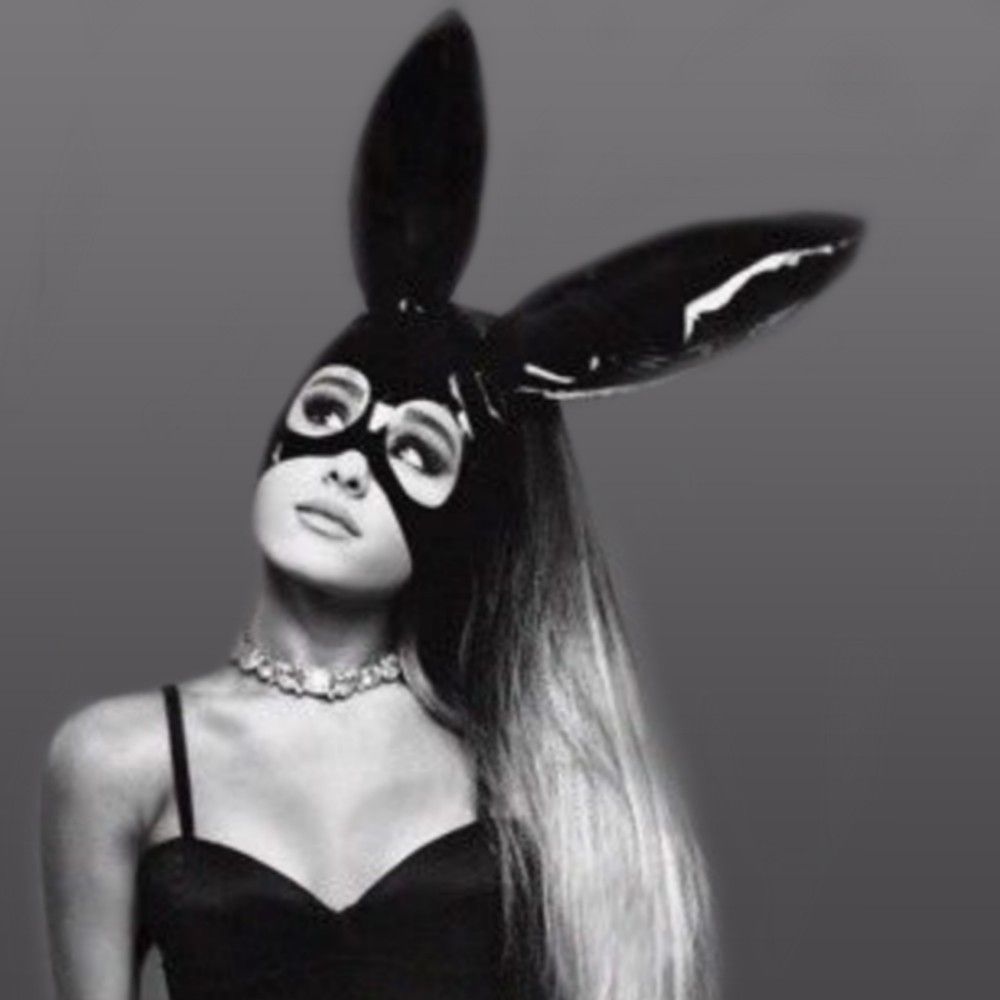Behind-the-scenes cut of Ariana Grande