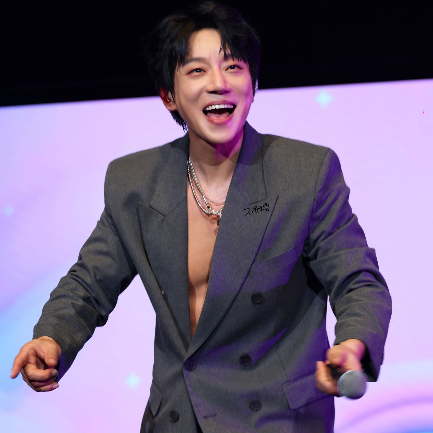 Latest photo of Hwang Chiyeol