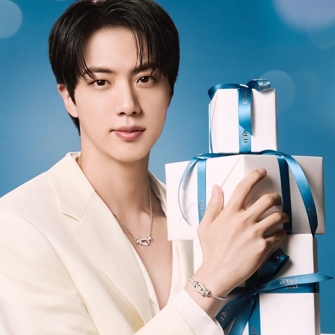 Momen yang diabadikan oleh penggemar Jin (BTS)