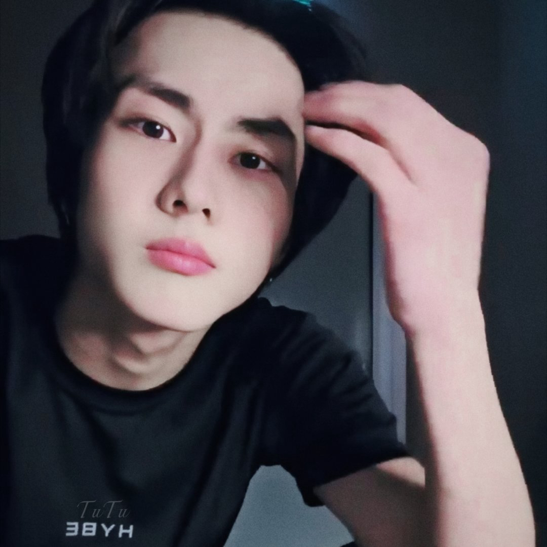 Behind-the-scenes cut of Jungwon (ENHYPEN)