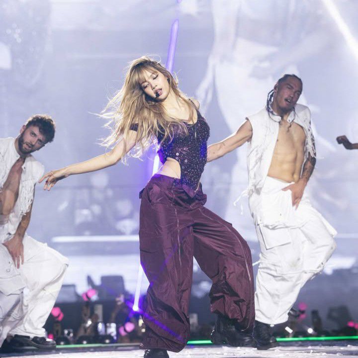 Behind-the-scenes cut of Lisa (BLACKPINK)