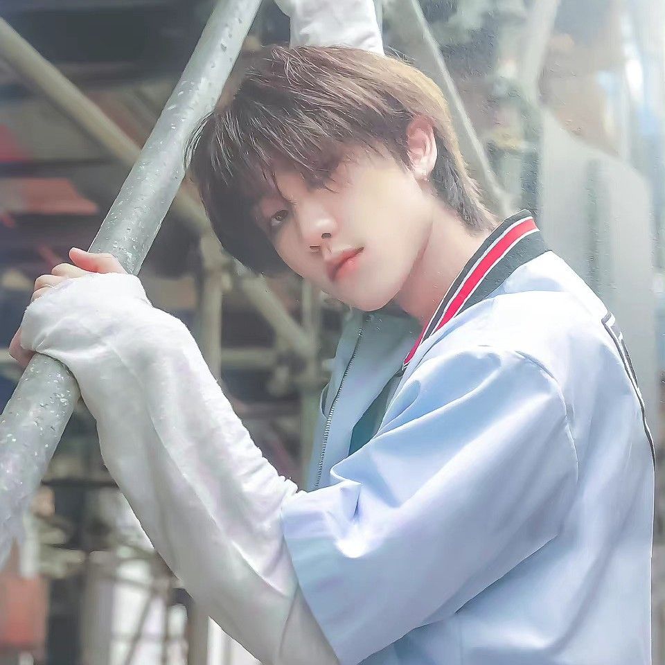 Behind-the-scenes cut of The 8 (SEVENTEEN)