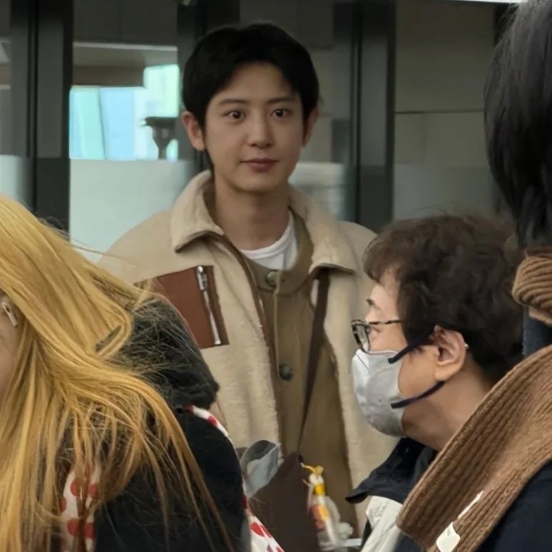 燦烈 (EXO)的最新照片