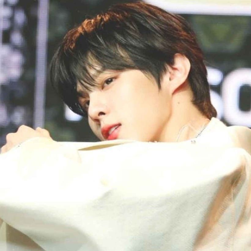 Behind-the-scenes cut of Kim Wooseok