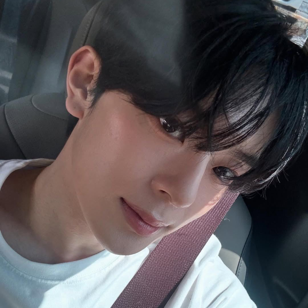 Recent activity shot of Kangmin (VERIVERY)