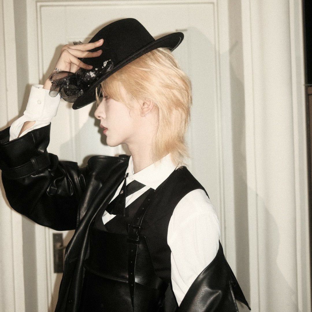 A moment captured by Hu Yetao (NexT1DE)'s fan