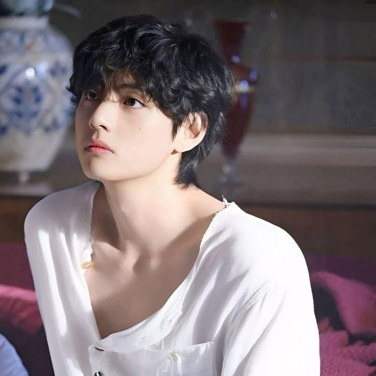 Latest photo of V (BTS)