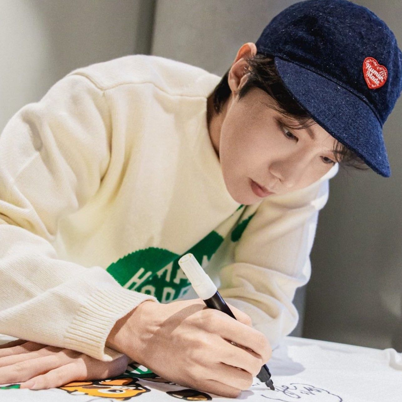 J-hope (防彈少年團)的幕後花絮