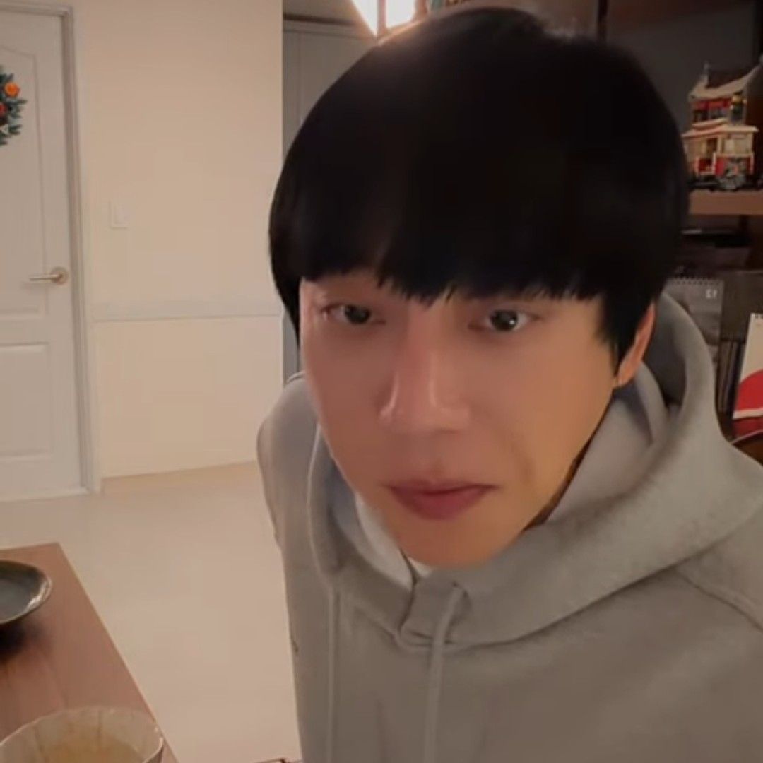 Behind-the-scenes cut of Hwang Chiyeol