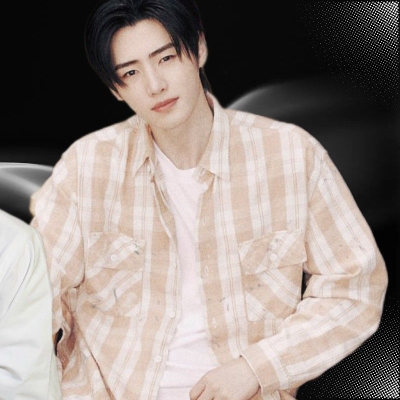 Recent activity shot of Sunghoon (ENHYPEN)