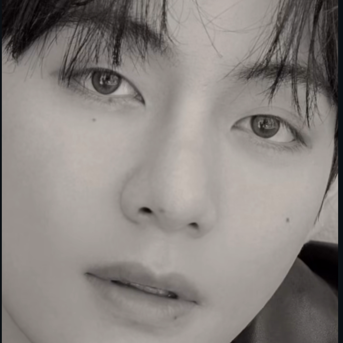 뷔 (방탄소년단)의 최신 사진