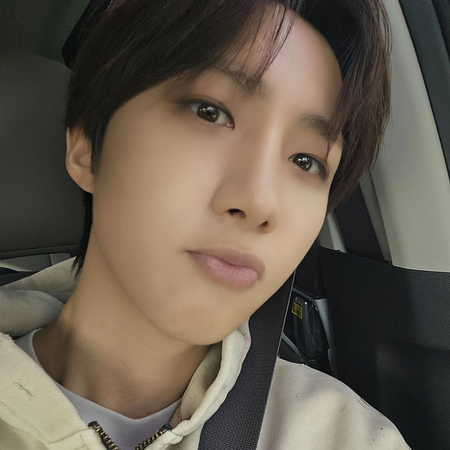 A moment captured by Hui (PENTAGON)'s fan