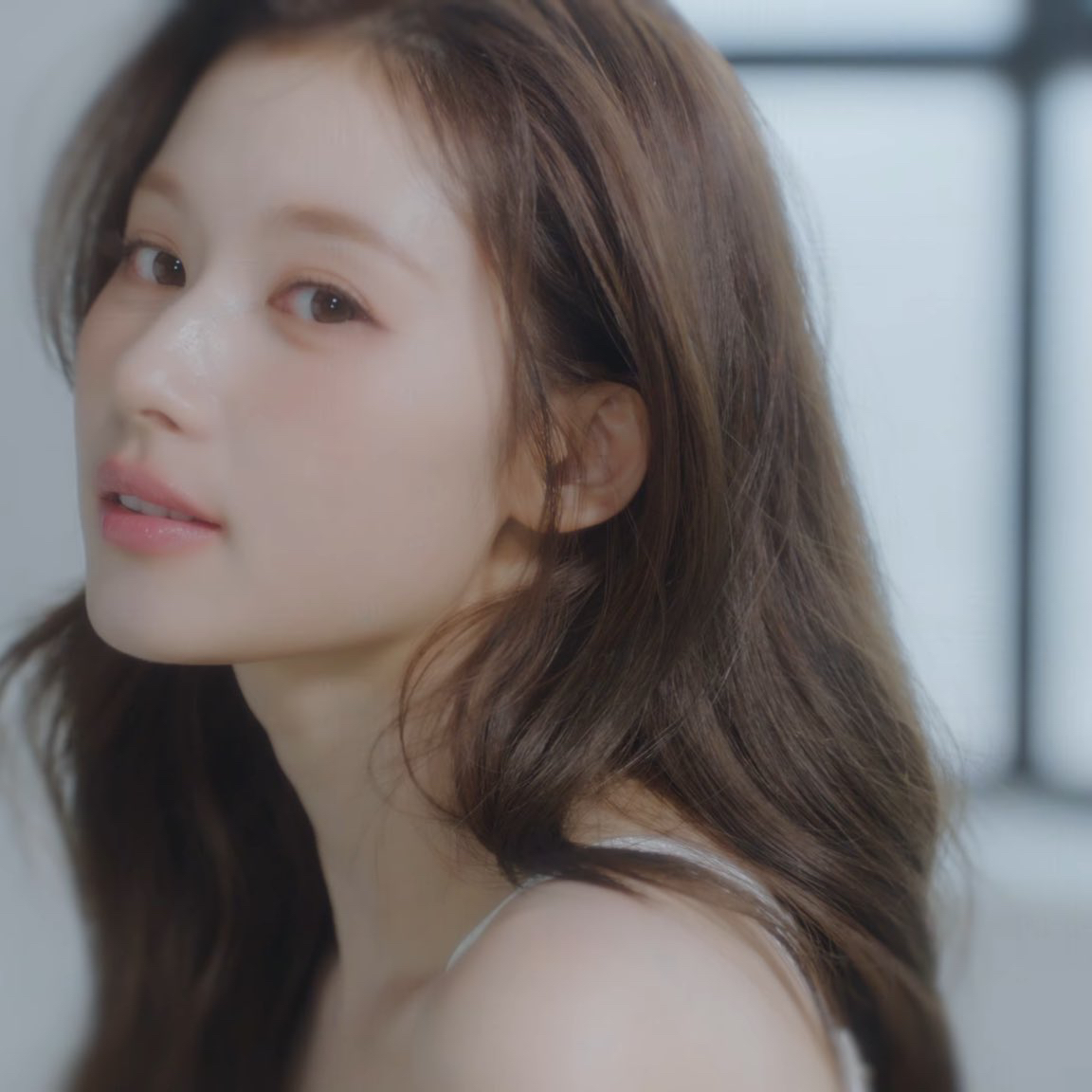 Foto aktivitas terbaru Sana (TWICE)