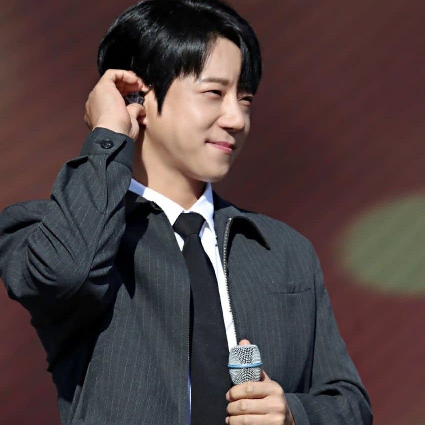 A moment captured by Hwang Chiyeol's fan