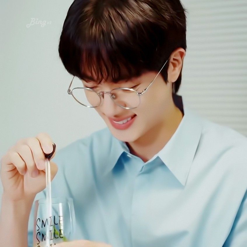Jin (防彈少年團)的最新照片