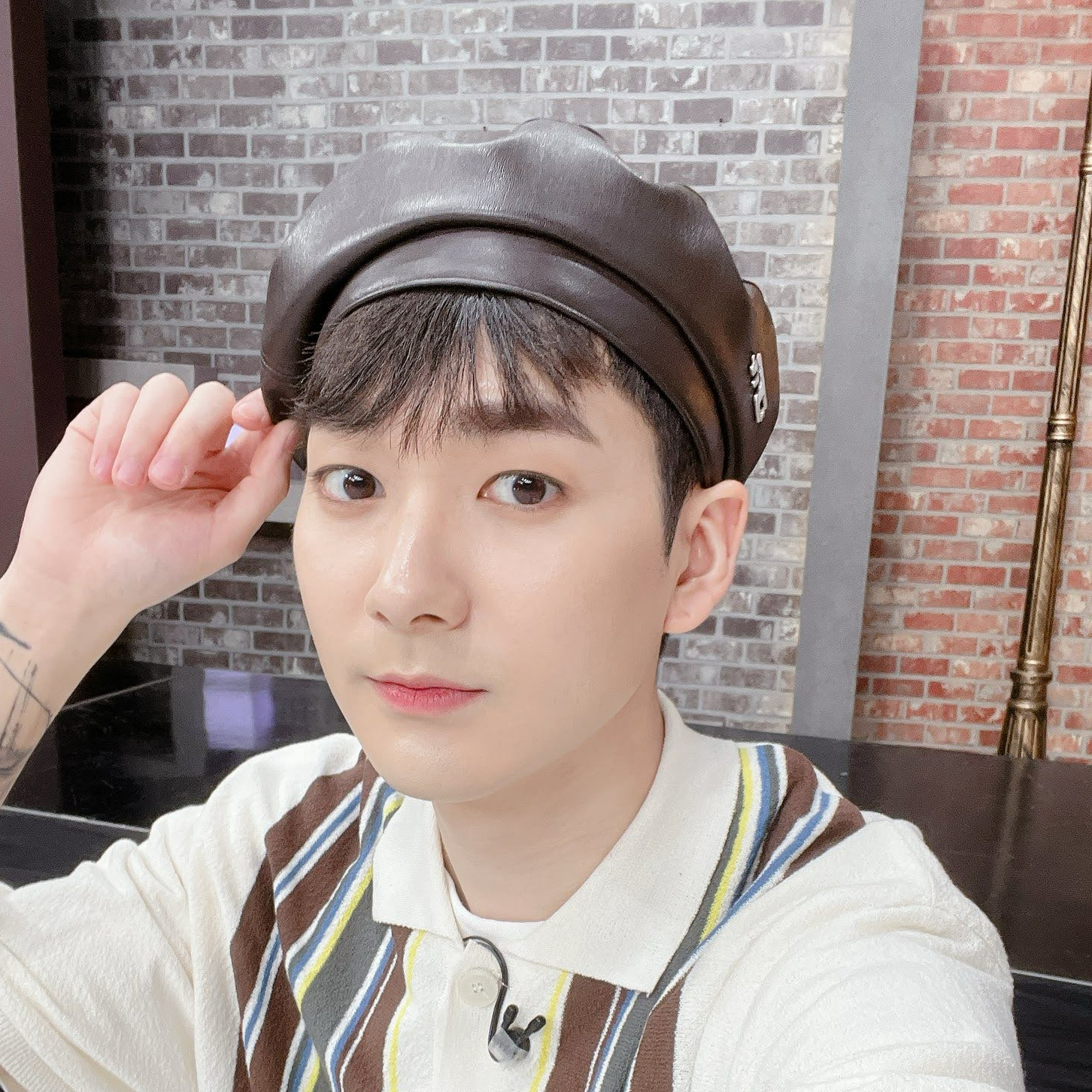Behind-the-scenes cut of Aron