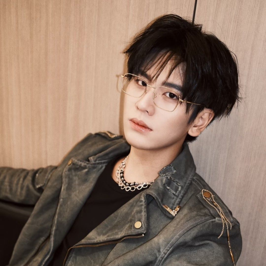 Behind-the-scenes cut of Shen (NexT1DE)