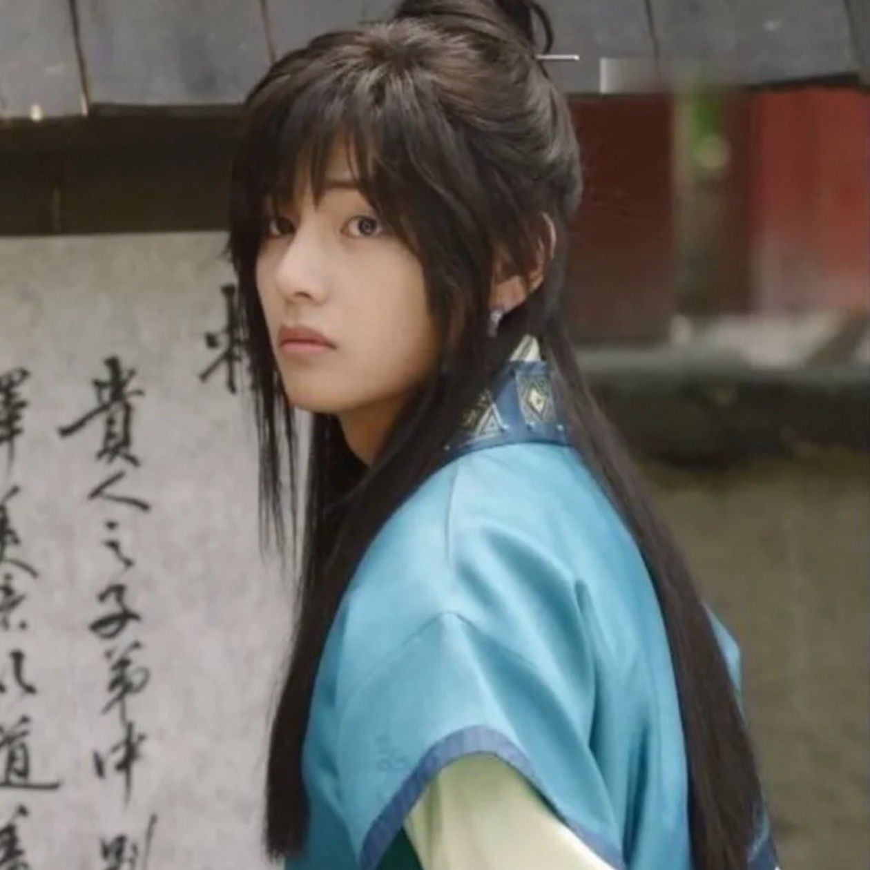 뷔 (방탄소년단)의 최신 사진