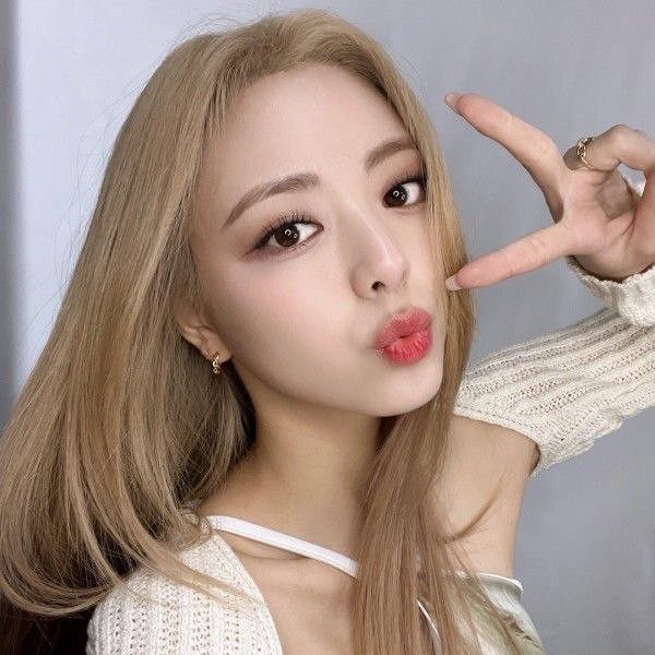 ユナ (ITZY)の最新写真