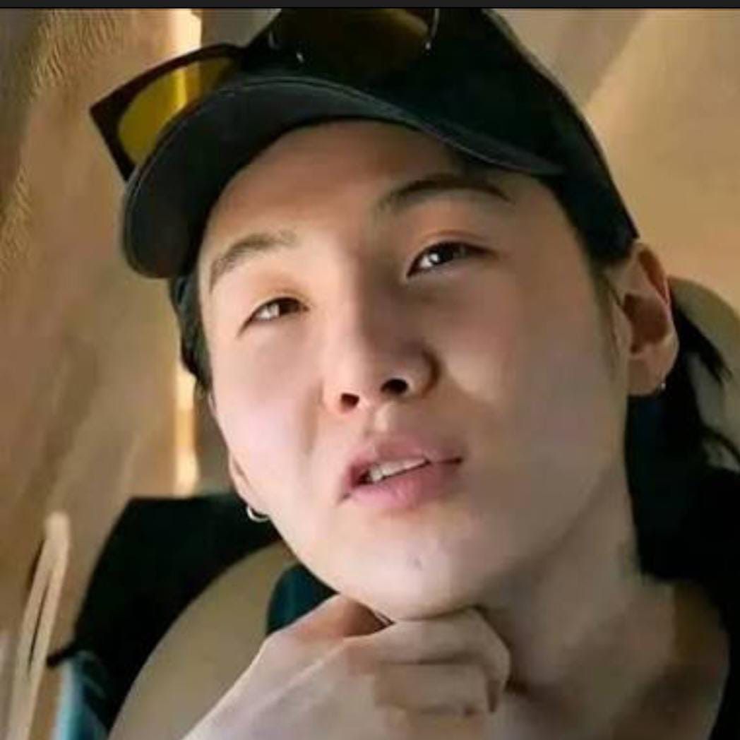 Foto terbaru SUGA (BTS)