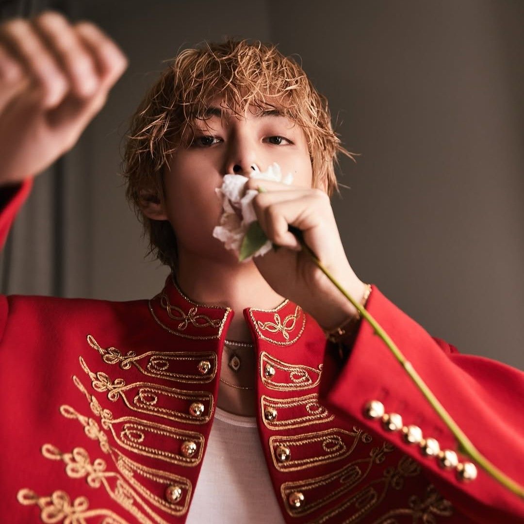 Recent activity shot of V (BTS)