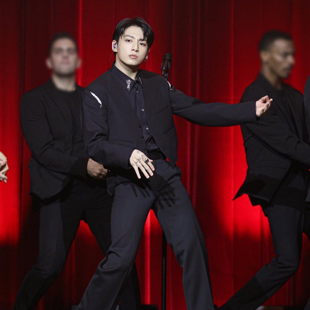 Foto aktivitas terbaru Jungkook (BTS)