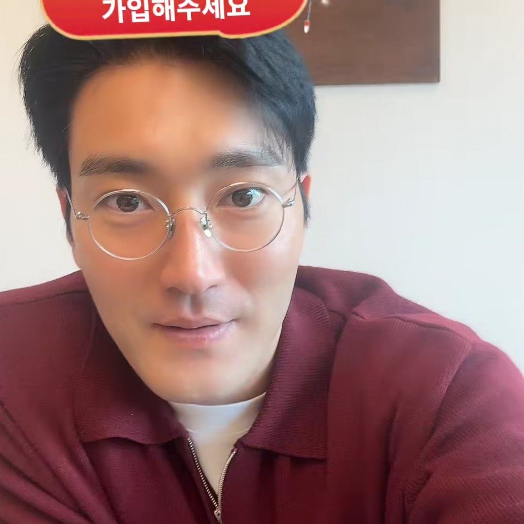 Recent activity shot of Siwon (Super Junior)