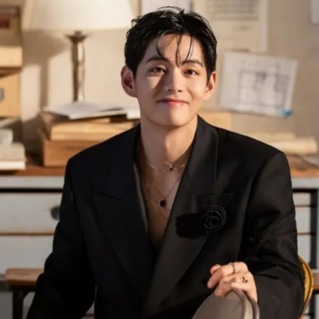 Behind-the-scenes cut of V (BTS)