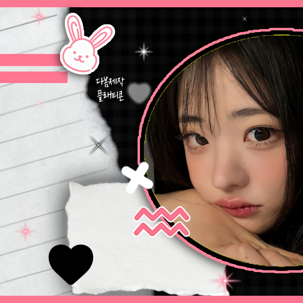 Recent activity shot of Hina (QWER)