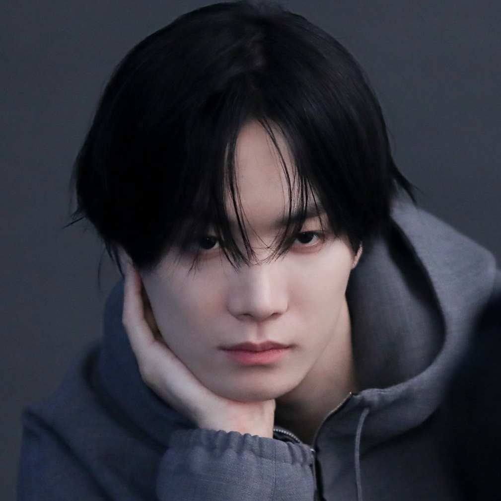 A moment captured by Kim Jonghyeon's fan