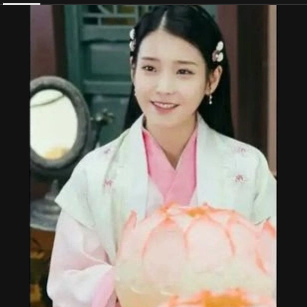 Behind-the-scenes cut of IU