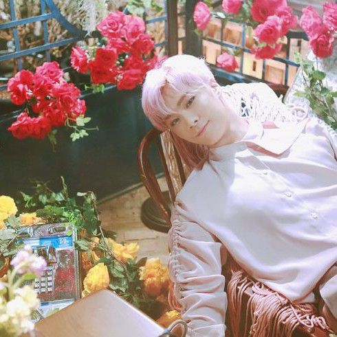 Foto aktivitas terbaru Moonbin (ASTRO)